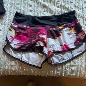 Lululemon speed up low rise 2.5 shorts - multicolored. Size 6